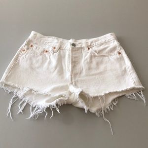 Levi’s 501 white jean shorts